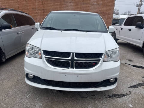 2017 Dodge Grand Caravan SXT FWD photo