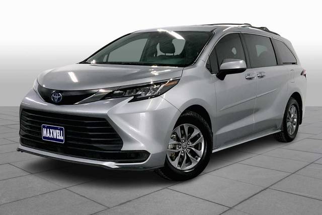 2022 Toyota Sienna LE FWD photo