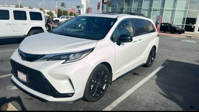 2021 Toyota Sienna XSE FWD photo