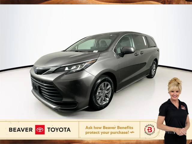 2023 Toyota Sienna LE FWD photo