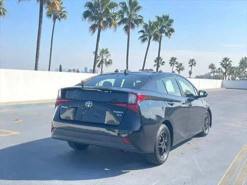 2022 Toyota Prius L Eco FWD photo