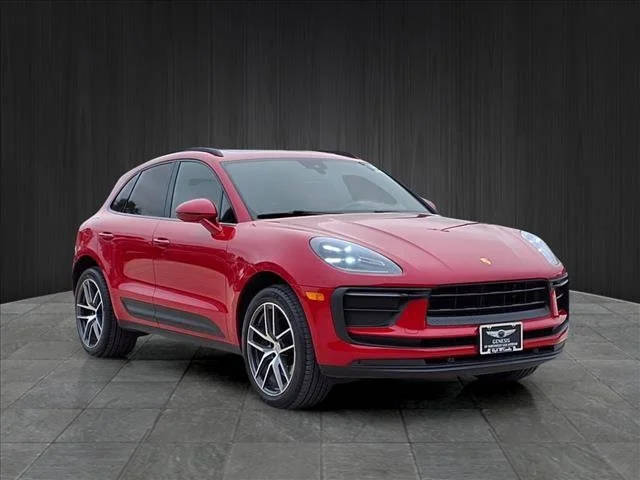 2022 Porsche Macan  AWD photo