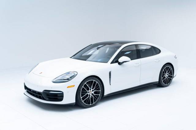 2022 Porsche Panamera  RWD photo