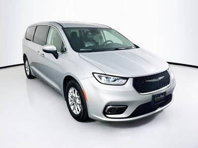 2023 Chrysler Pacifica Minivan Touring L FWD photo