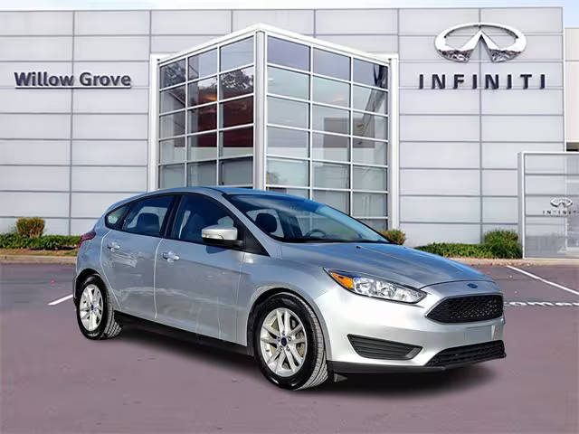 2017 Ford Focus SE FWD photo