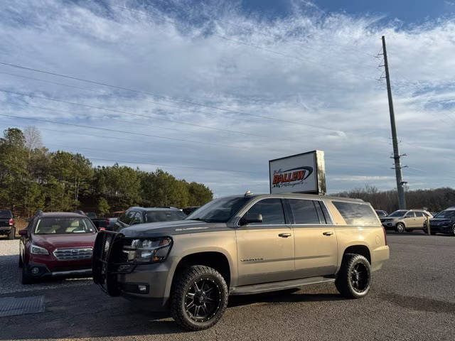 2019 Chevrolet Suburban LT RWD photo