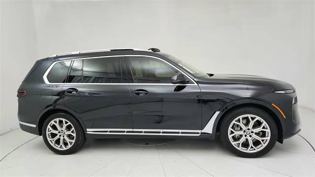 2023 BMW X7 xDrive40i AWD photo