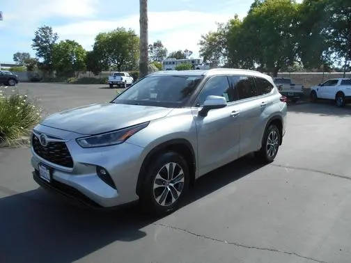 2021 Toyota Highlander XLE AWD photo