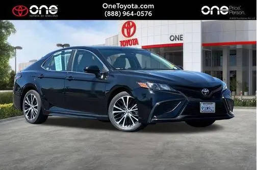 2021 Toyota Camry SE FWD photo
