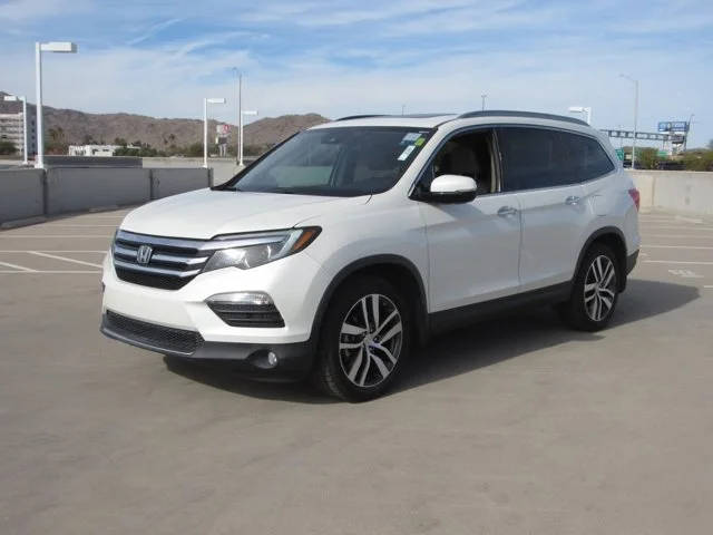 2018 Honda Pilot Touring FWD photo