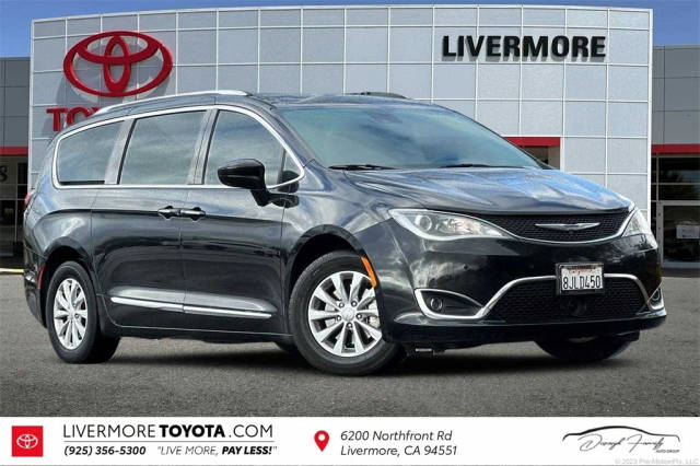 2019 Chrysler Pacifica Minivan Touring L FWD photo