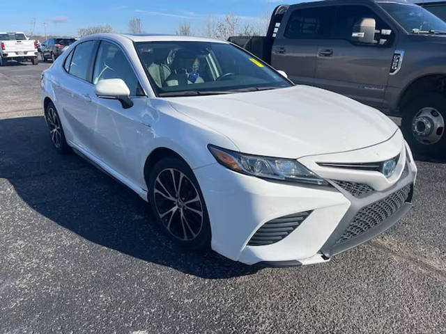 2020 Toyota Camry Hybrid SE FWD photo