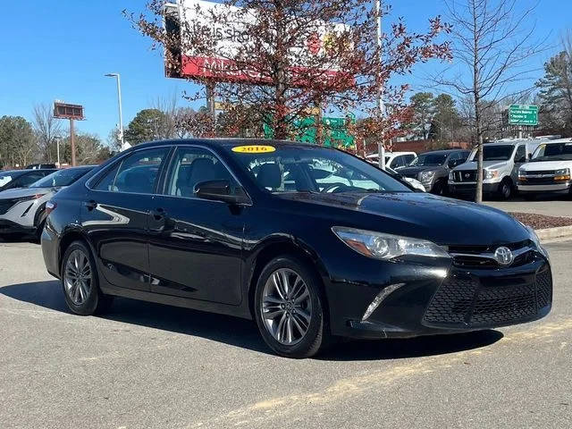 2016 Toyota Camry SE FWD photo