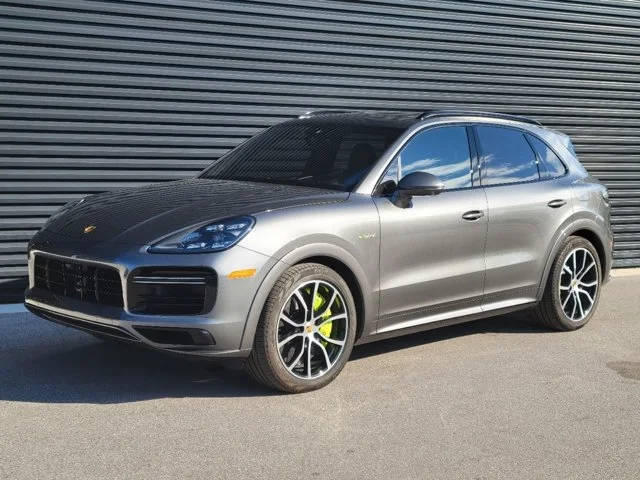 2020 Porsche Cayenne Turbo S E-Hybrid AWD photo