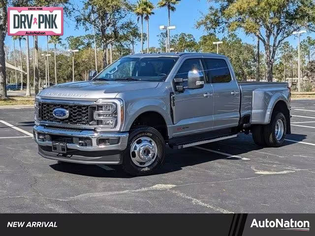 2023 Ford F-350 Super Duty LARIAT 4WD photo