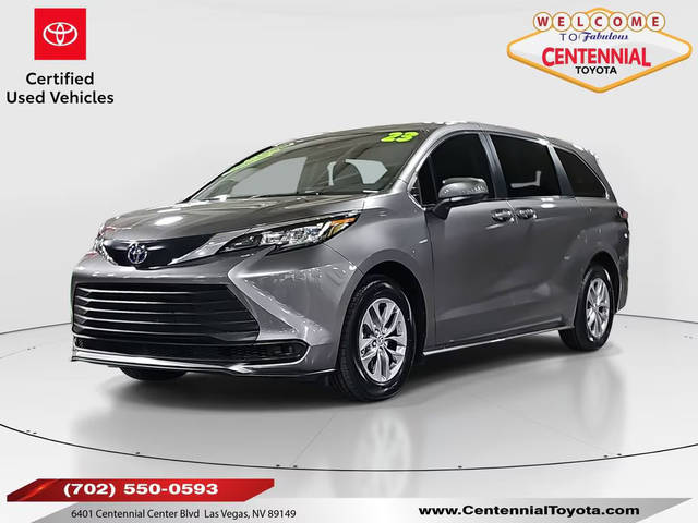 2023 Toyota Sienna LE FWD photo