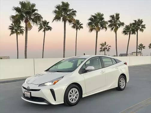 2019 Toyota Prius L Eco FWD photo