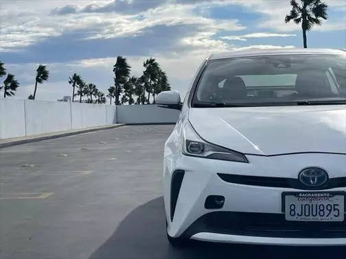 2019 Toyota Prius XLE FWD photo