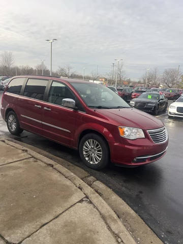 2015 Chrysler Town and Country Touring-L FWD photo