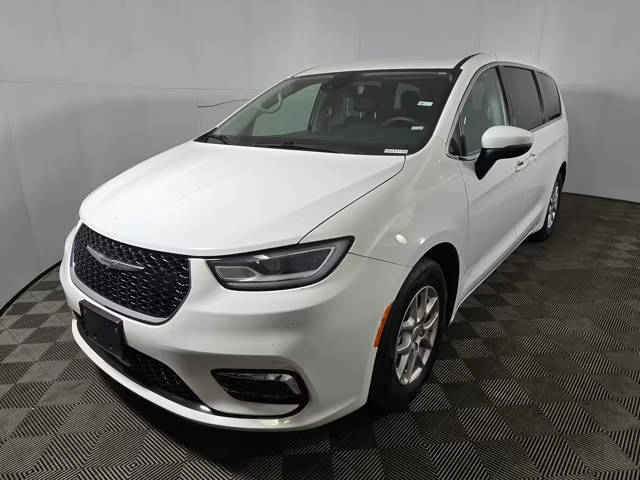 2023 Chrysler Pacifica Minivan Touring L FWD photo