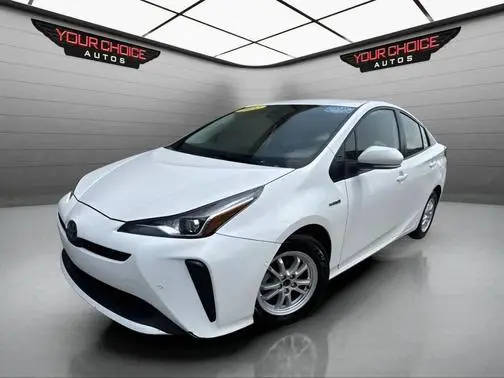 2022 Toyota Prius LE FWD photo