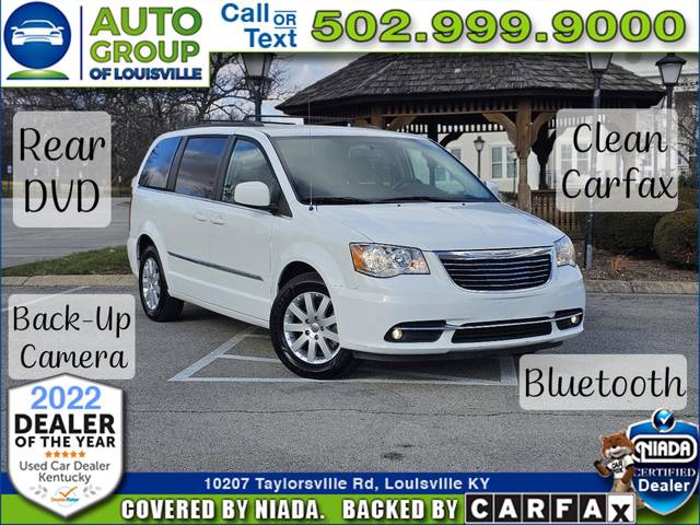 2016 Chrysler Town and Country Touring FWD photo