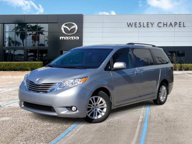 2015 Toyota Sienna XLE FWD photo