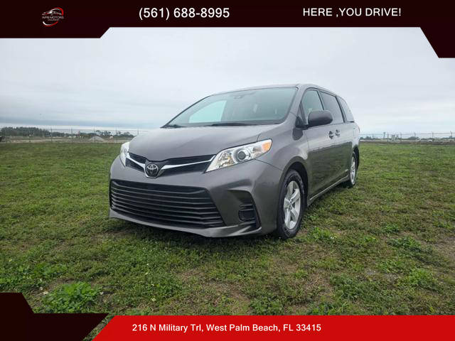 2019 Toyota Sienna LE Auto Access Seat FWD photo