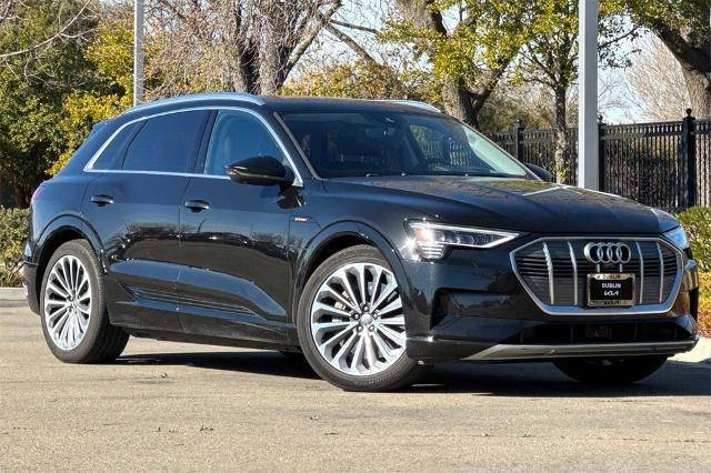 2019 Audi e-tron Prestige AWD photo