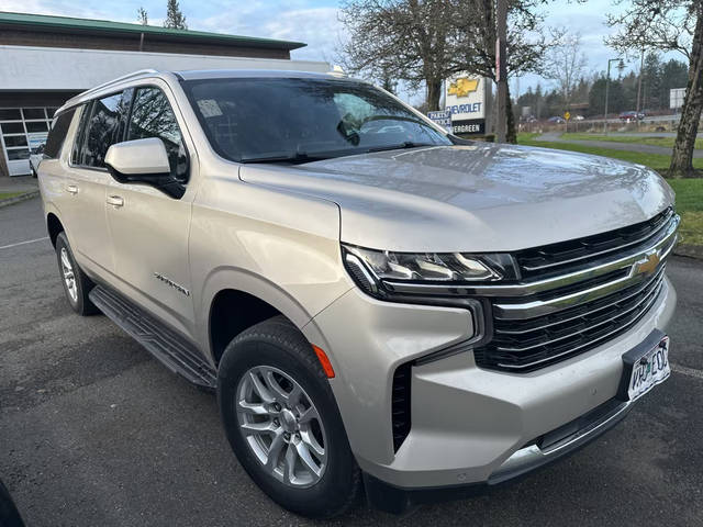 2023 Chevrolet Suburban LT 4WD photo