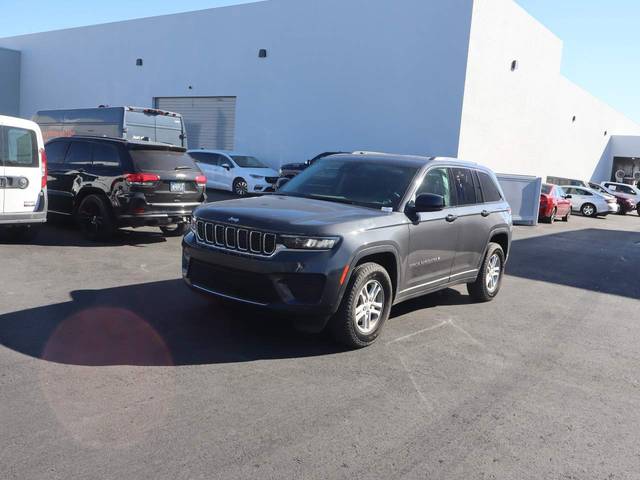 2023 Jeep Grand Cherokee Laredo RWD photo