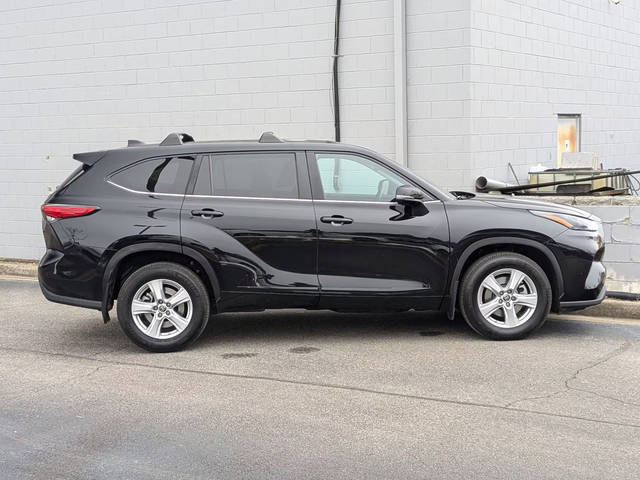 2023 Toyota Highlander L FWD photo