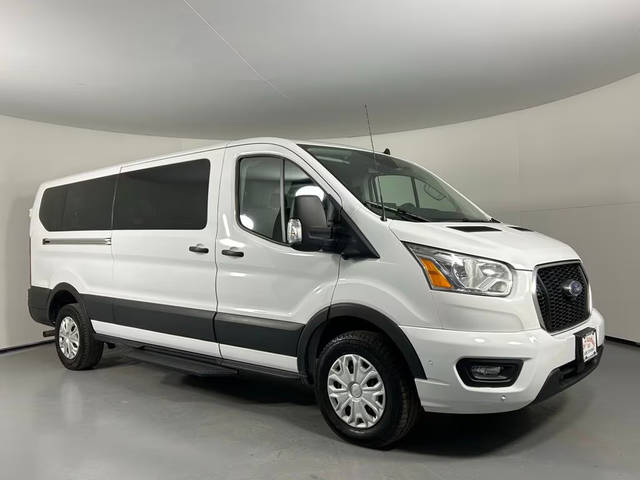 2022 Ford Transit Passenger Wagon XL RWD photo