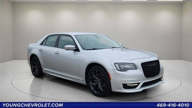 2022 Chrysler 300 Touring L RWD photo