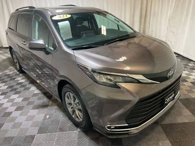 2023 Toyota Sienna XLE FWD photo