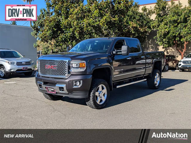 2015 GMC Sierra 2500HD Denali 4WD photo