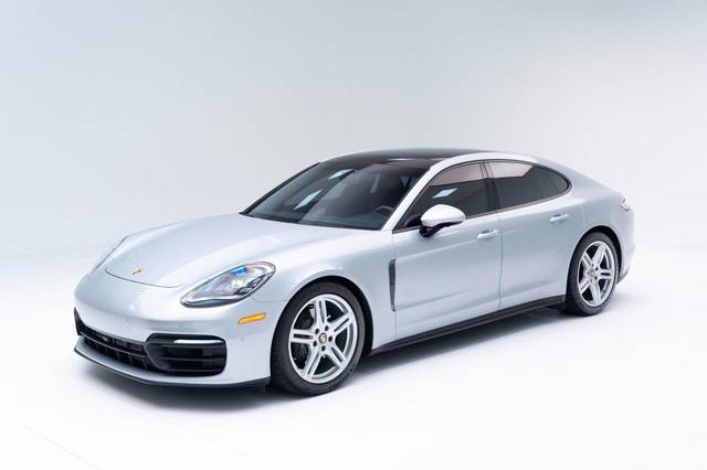 2022 Porsche Panamera  RWD photo