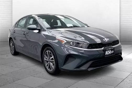 2022 Kia Forte LXS FWD photo