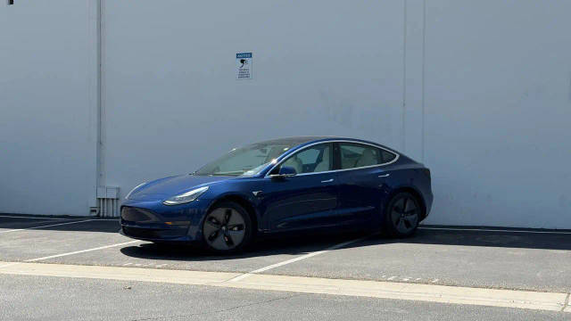 2019 Tesla Model 3 Standard Range Plus RWD photo