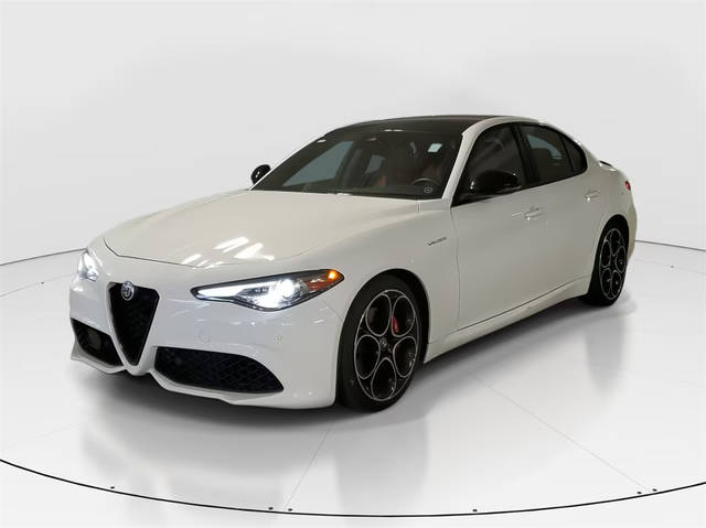 2022 Alfa Romeo Giulia Veloce RWD photo