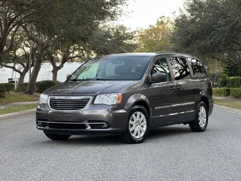 2015 Chrysler Town and Country Touring FWD photo