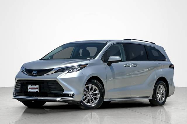 2022 Toyota Sienna XLE FWD photo