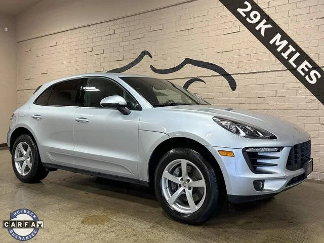 2018 Porsche Macan  AWD photo