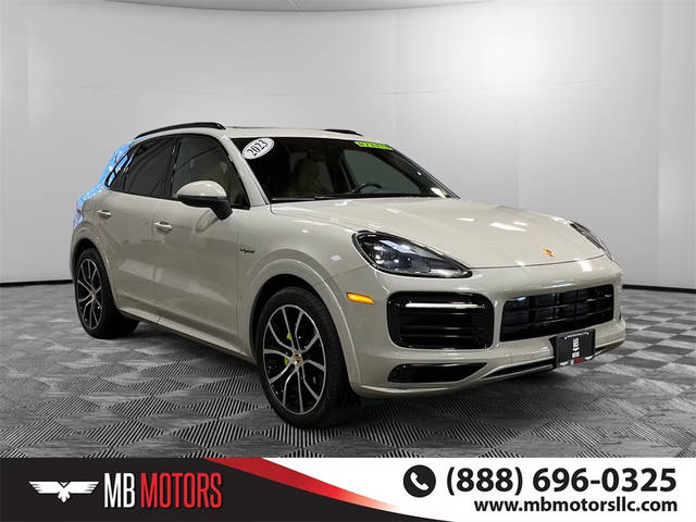 2023 Porsche Cayenne Platinum Edition E-Hybrid AWD photo