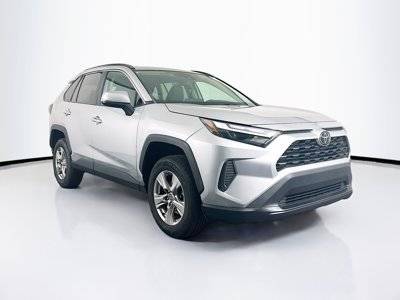 2022 Toyota RAV4 XLE AWD photo