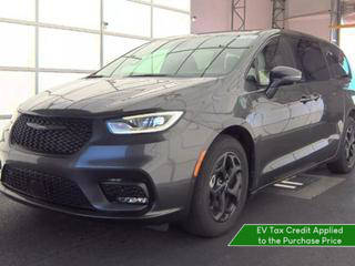 2022 Chrysler Pacifica Minivan Hybrid Touring L FWD photo