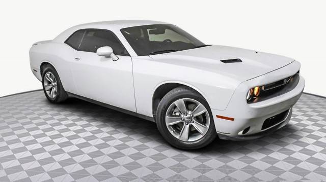 2020 Dodge Challenger SXT RWD photo