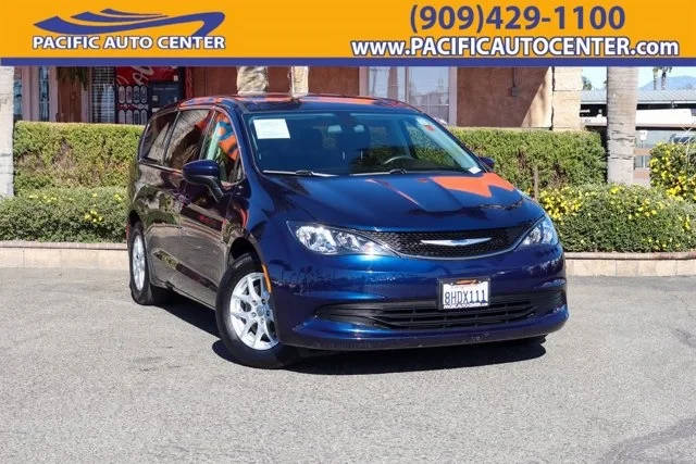 2019 Chrysler Pacifica Minivan Touring FWD photo