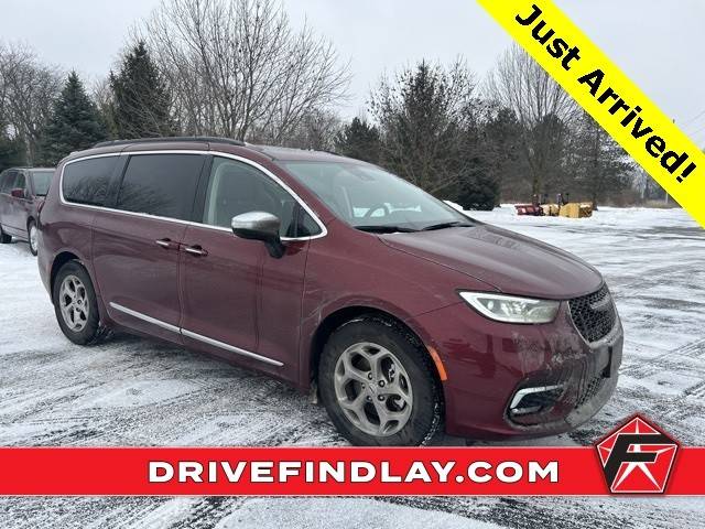 2023 Chrysler Pacifica Minivan Limited FWD photo