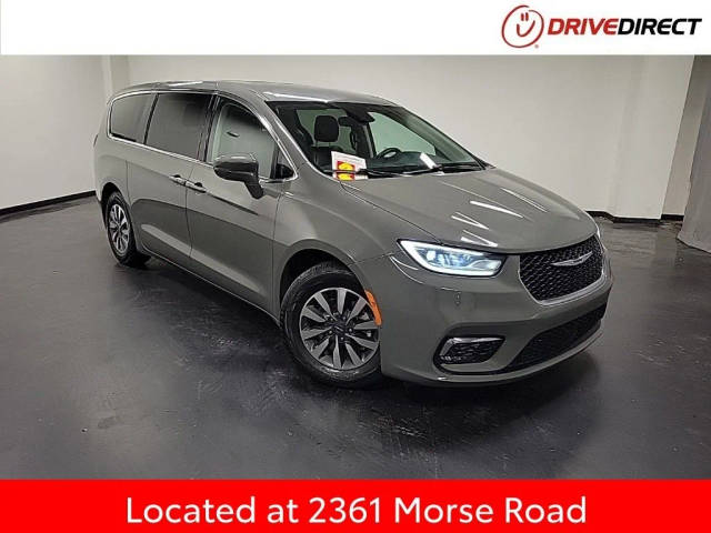 2022 Chrysler Pacifica Minivan Hybrid Touring L FWD photo